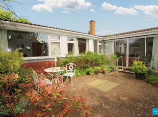 2 bedroom detached bungalow for sale in Kirton Close, Reading, RG30