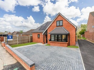 2 bedroom detached house for sale in Butts Road, Southampton, SO19