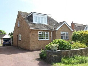 2 bedroom detached house for sale in Thurrock Close, Eastbourne, BN20
