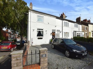 2 bedroom end of terrace house for sale in Barrow Lane, Hessle, HU13