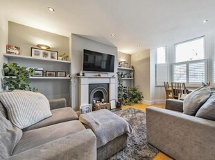 2 Bedroom Flat For Sale In Clapham Old Town, London