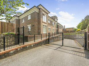 2 bedroom flat for sale in Cross Lanes, Guildford, GU1