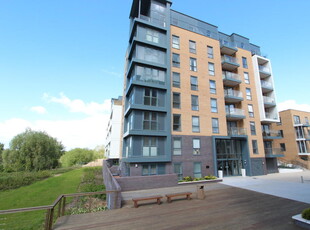 2 bedroom flat for sale in Drake Way, Reading, RG2