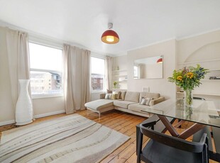 2 bedroom flat for sale in Gresham Road, SW9