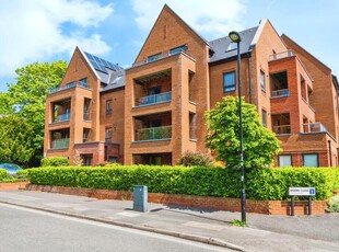 2 bedroom flat for sale in Moore Close, Banister Park, Southampton, Hampshire, SO15