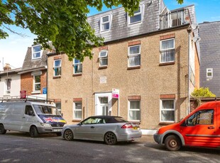 2 bedroom flat for sale in Washington Road, Portsmouth, PO2