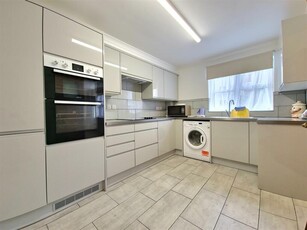 2 bedroom ground floor flat for sale in Devonshire Gardens, Margate, CT9