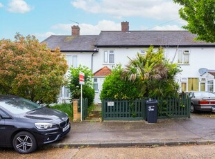2 bedroom semi-detached house for sale in Verderers Road, Chigwell, IG7