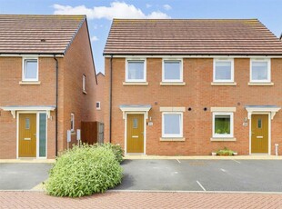 2 bedroom semi-detached house for sale in Woodpecker Close, West Bridgford, Nottinghamshire, NG2 7YX, NG2