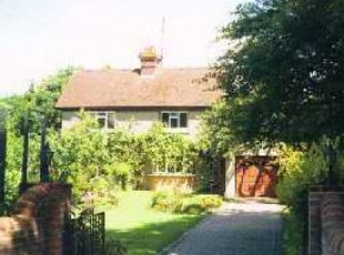 3 Bed Cottage To Rent in Pirbright, Woking, GU24 - 687