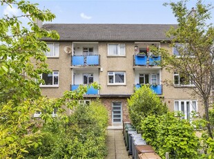 3 bed first floor flat for sale in Orchard Brae