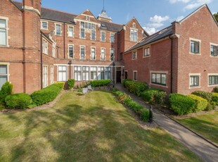 3 Bed Flat/Apartment For Sale in Bushey, Hertfordshire, WD23 - 5032817