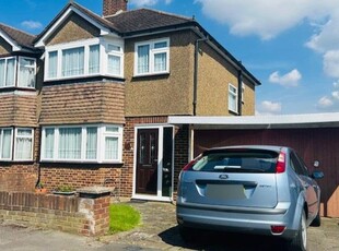 3 Bed House For Sale in Ashford, Surrey, TW15 - 5427612