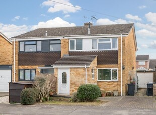 3 Bed House For Sale in Colwell Drive, Witney, OX28 - 5356802