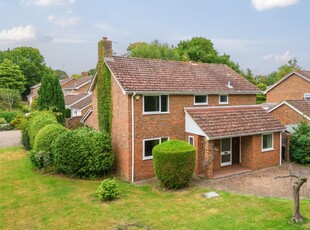 3 Bed House For Sale in Englefield Green, Surrey, TW20 - 5173189