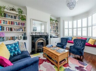 3 Bedroom Apartment For Sale In London