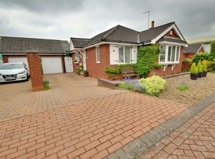 3 bedroom detached bungalow for sale in Whitehouse Walk, Dunswell, Hull, HU6