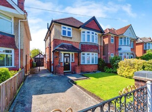 3 bedroom detached house for sale in Luccombe Road, Upper Shirley, Southampton, Hampshire, SO15