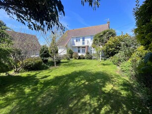 3 bedroom detached house for sale in Oval Waye, South Ferring, West Sussex, BN12