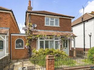 3 bedroom detached house for sale in Percy Road, Guildford, Surrey, GU2