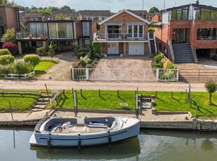 3 bedroom detached house for sale in River Gardens, Purley on Thames, Reading, Berkshire, RG8