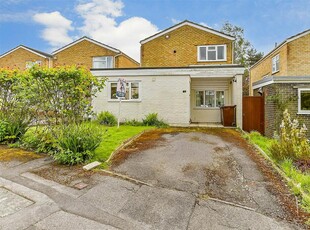3 bedroom detached house for sale in Wrights Close, Tenterden, Kent, TN30