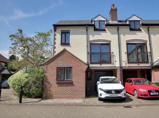 3 bedroom end of terrace house for sale in Banister Park, Southampton, SO15