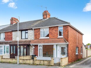 3 bedroom end of terrace house for sale in Beckhampton Street, Swindon, Wiltshire, SN1
