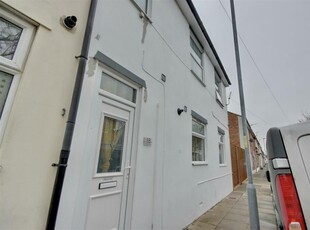 3 bedroom end of terrace house for sale in Cyprus Road, Portsmouth, PO2