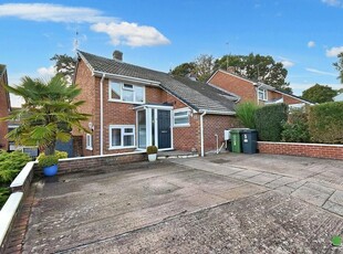 3 bedroom end of terrace house for sale in Iolanthe Drive, Exeter, EX4