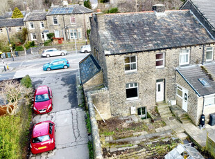 3 bedroom end of terrace house for sale in New Hey Road, Huddersfield, West Yorkshire, HD3