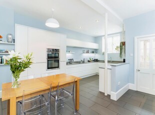 3 bedroom end of terrace house for sale in The Quadrangle, Exeter, EX4