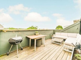 3 Bedroom Flat For Sale In Crystal Palace, London