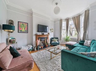 3 Bedroom Maisonette For Rent In London