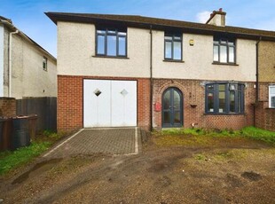 3 Bedroom Semi-detached House For Sale In Larkfield