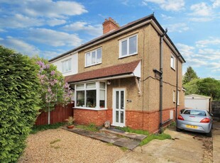 3 bedroom semi-detached house for sale in Martin Road, Guildford, GU2