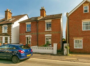 3 bedroom semi-detached house for sale in Park Road, Guildford, GU1