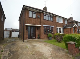 3 bedroom semi-detached house for sale in Rossfold Road, Luton, Bedfordshire, LU3