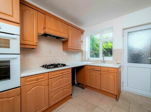 3 Bedroom Semi-Detached House To Rent