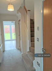 3 Bedroom Semi-Detached House To Rent