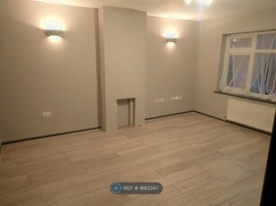 3 Bedroom Semi-detached House To Rent