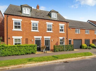 3 bedroom town house for sale in Anglia Way, Great Denham, Bedford, MK40