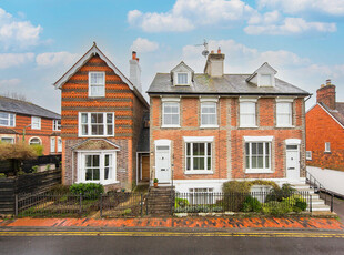 3 bedroom town house for sale in Holden Road, Southborough, TN4