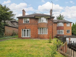 4 Bed House For Sale in High Wycombe, Buckinghamshire, HP11 - 5426912