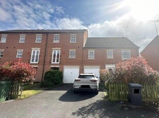 4 Bed House To Rent in Slough, Berkshire, SL3 - 575