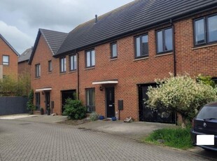 4 Bed House To Rent in Woking, Surrey, GU22 - 687