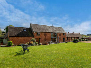 4 Bedroom Barn Conversion For Sale In Worcestershire