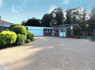 4 bedroom detached bungalow for sale in Balmoral Close, Ipswich, IP2