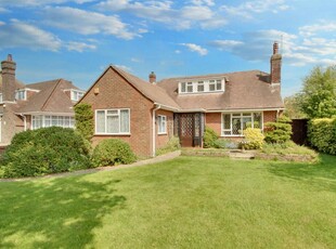 4 bedroom detached bungalow for sale in Parklands Avenue, Goring-By-Sea, Worthing, BN12