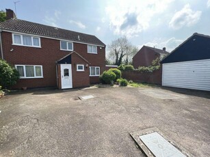 4 bedroom detached house for sale in Cottesmore Avenue, Oadby, LE2